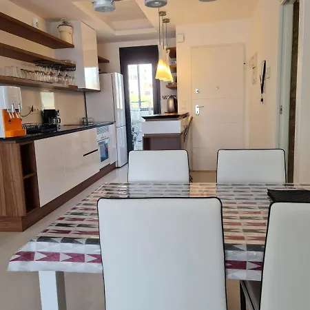 Appartamento Beachfront White Luxurious